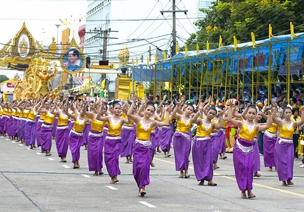 UBON RATCHATHANI CANDLE FESTIVAL2